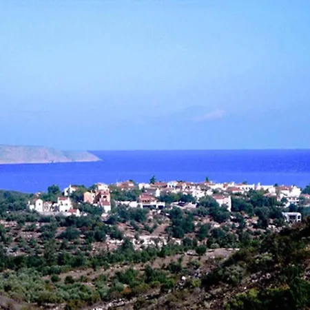 Holiday home 2 And 2 -small Group Douliana